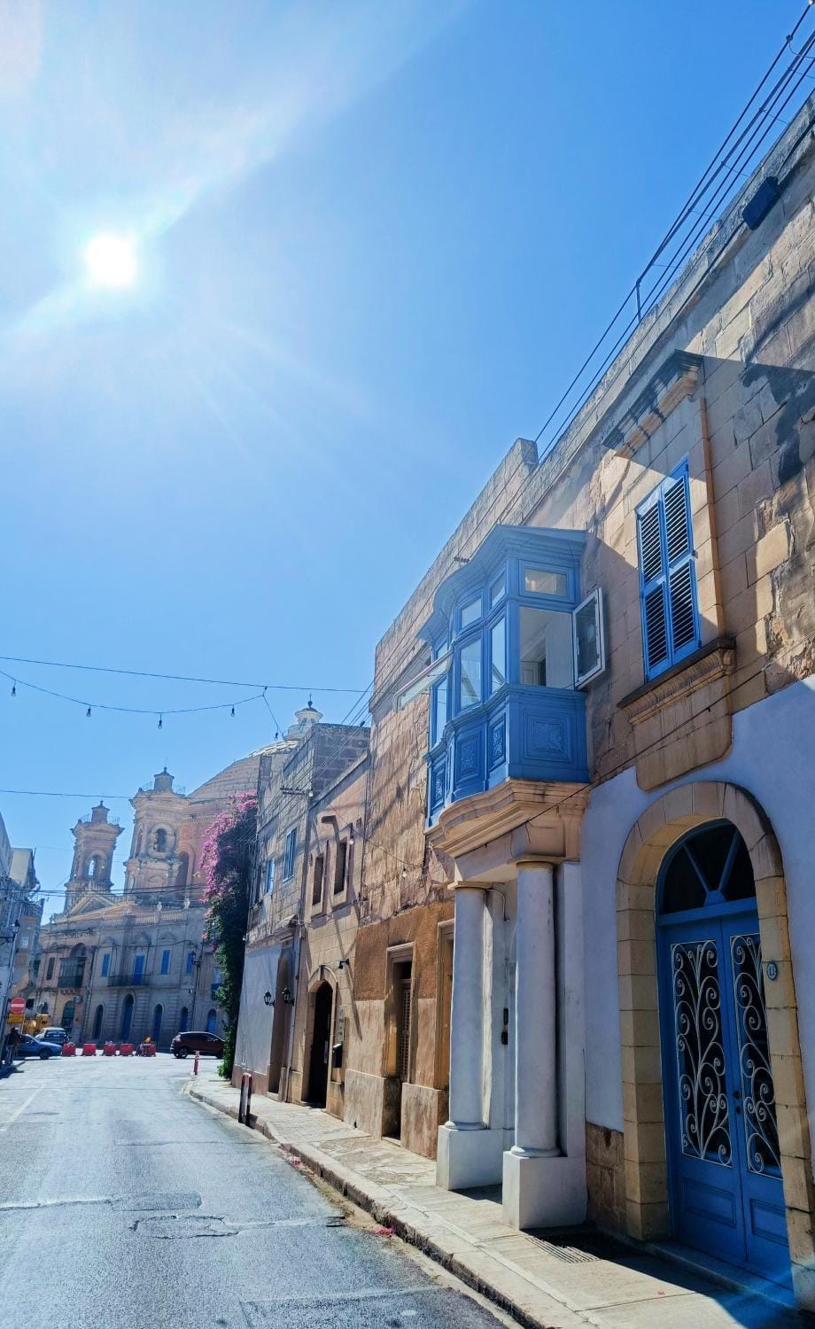 Property building, Day, Neighbourhood, City view, Street view