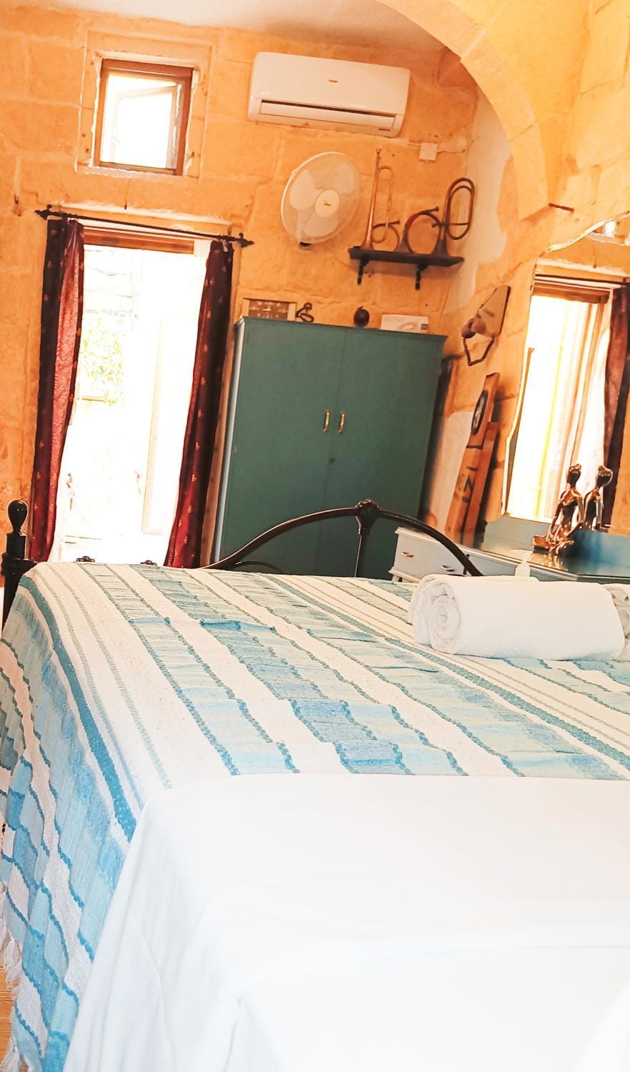 Bed, Photo of the whole room, Bedroom, air conditioner