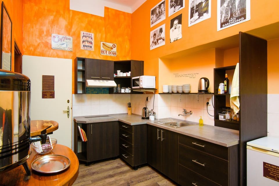 Coffee/tea facilities, Kitchen or kitchenette, Communal kitchen