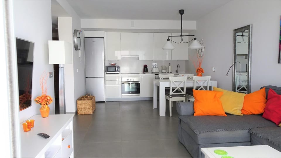 Seating area, Dining area, kitchen