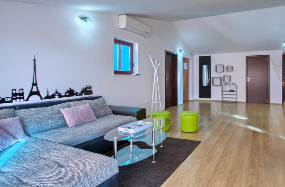 Large specious apartment Apartment in Pula