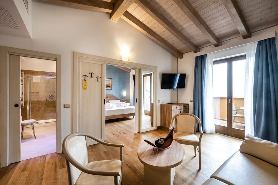 Living room, Photo of the whole room, Bedroom