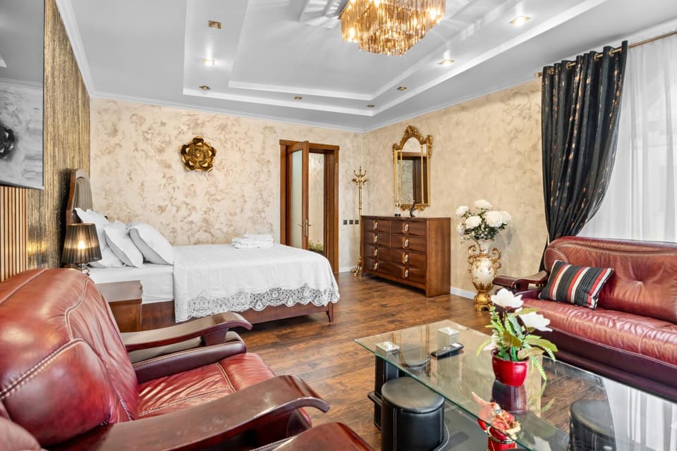 Bed, Seating area, Bedroom