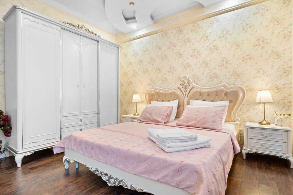 Bed, Photo of the whole room, Bedroom, towels, wardrobe