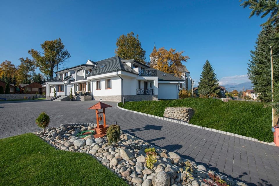 Facade/entrance, Garden view, Mountain view, Street view