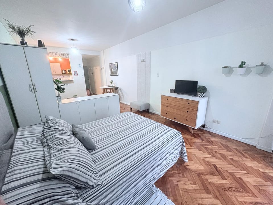 Bed, TV and multimedia, Bedroom