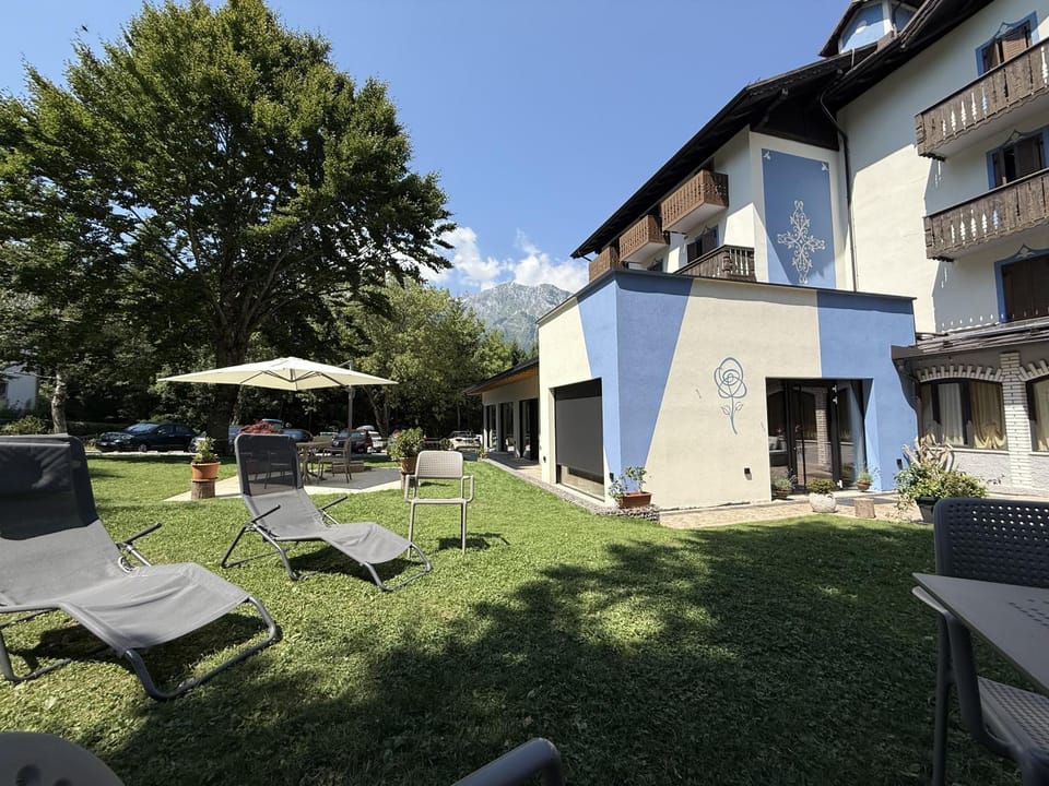 Property building, Garden, Garden view, sunbed