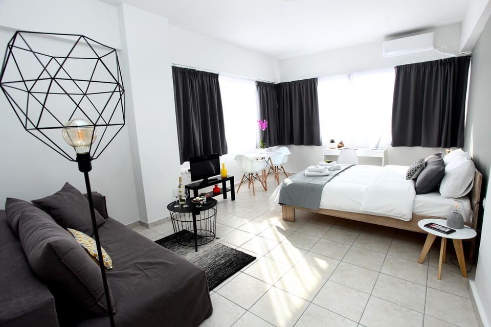 Living room, Photo of the whole room, Decorative detail, Bedroom