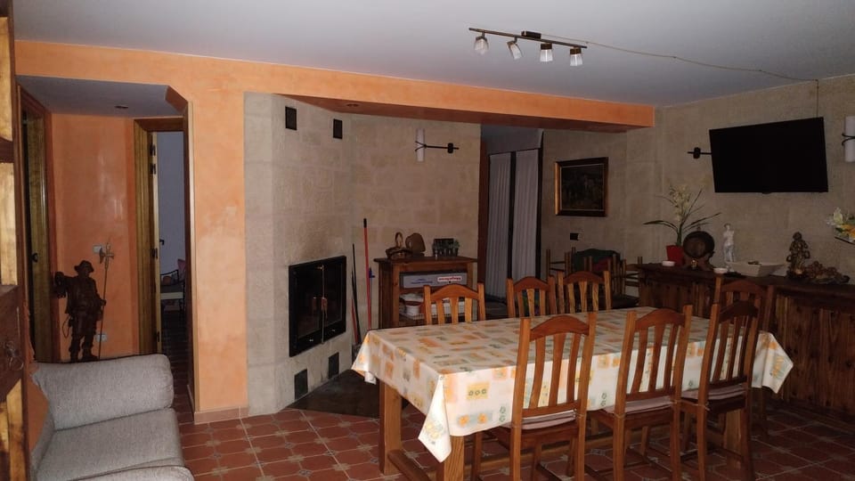 Communal lounge/ TV room, BBQ facilities, Dining area, Communal kitchen
