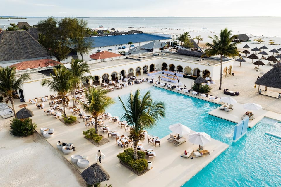 Day, Bird's eye view, Beach, Pool view, Sea view, Swimming pool, sunbed