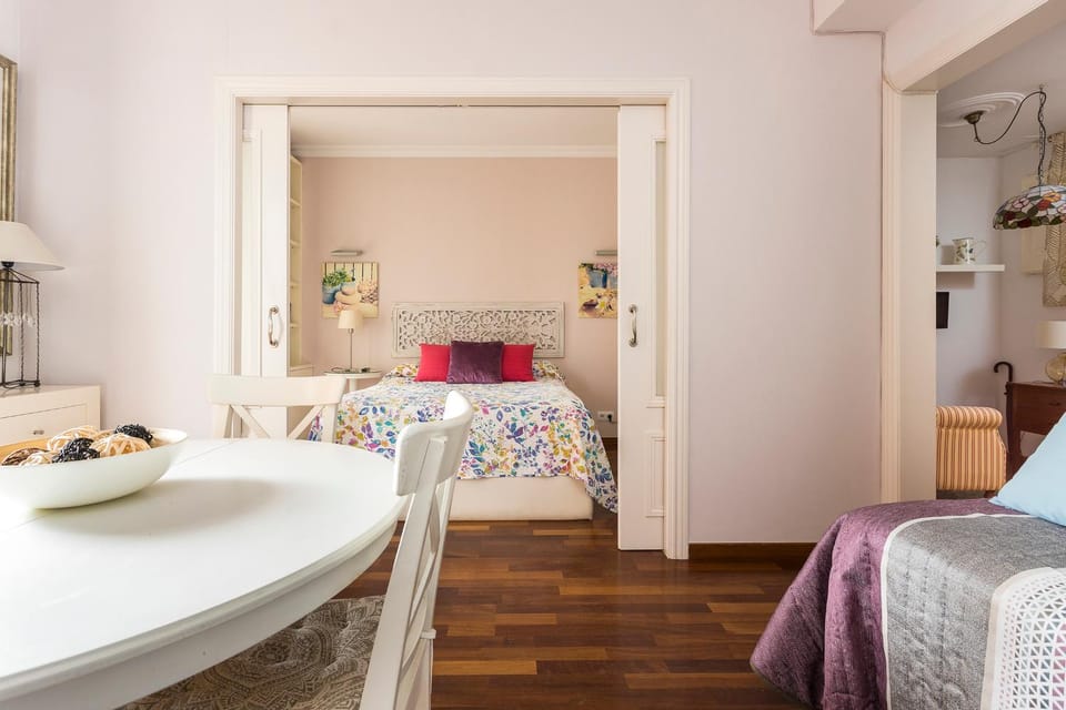 Beautiful & Luxury Apartment centrally-located Apartment in Barcelona