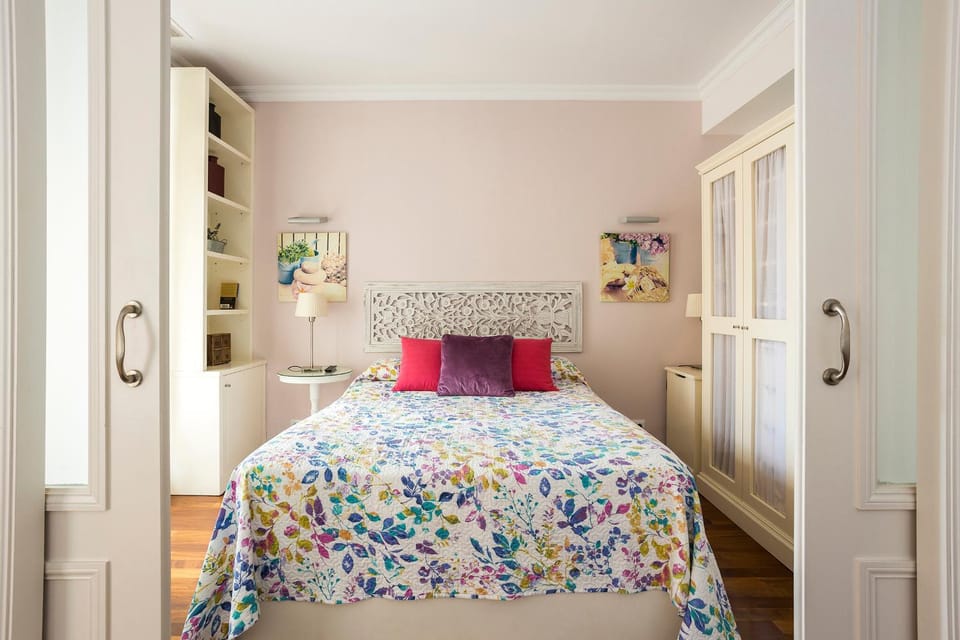 Beautiful & Luxury Apartment centrally-located Apartment in Barcelona