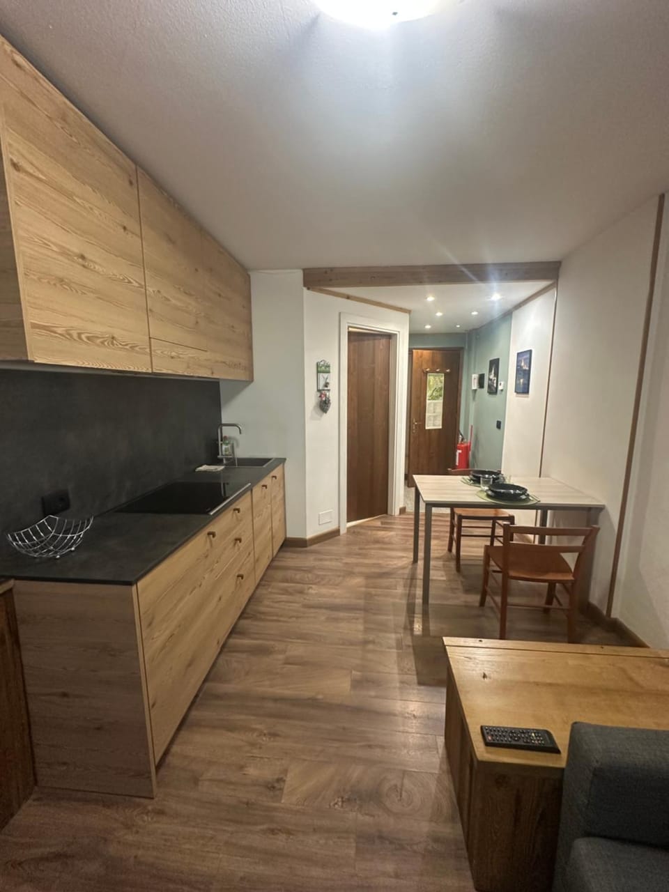 Kitchen or kitchenette, Dining area, stove