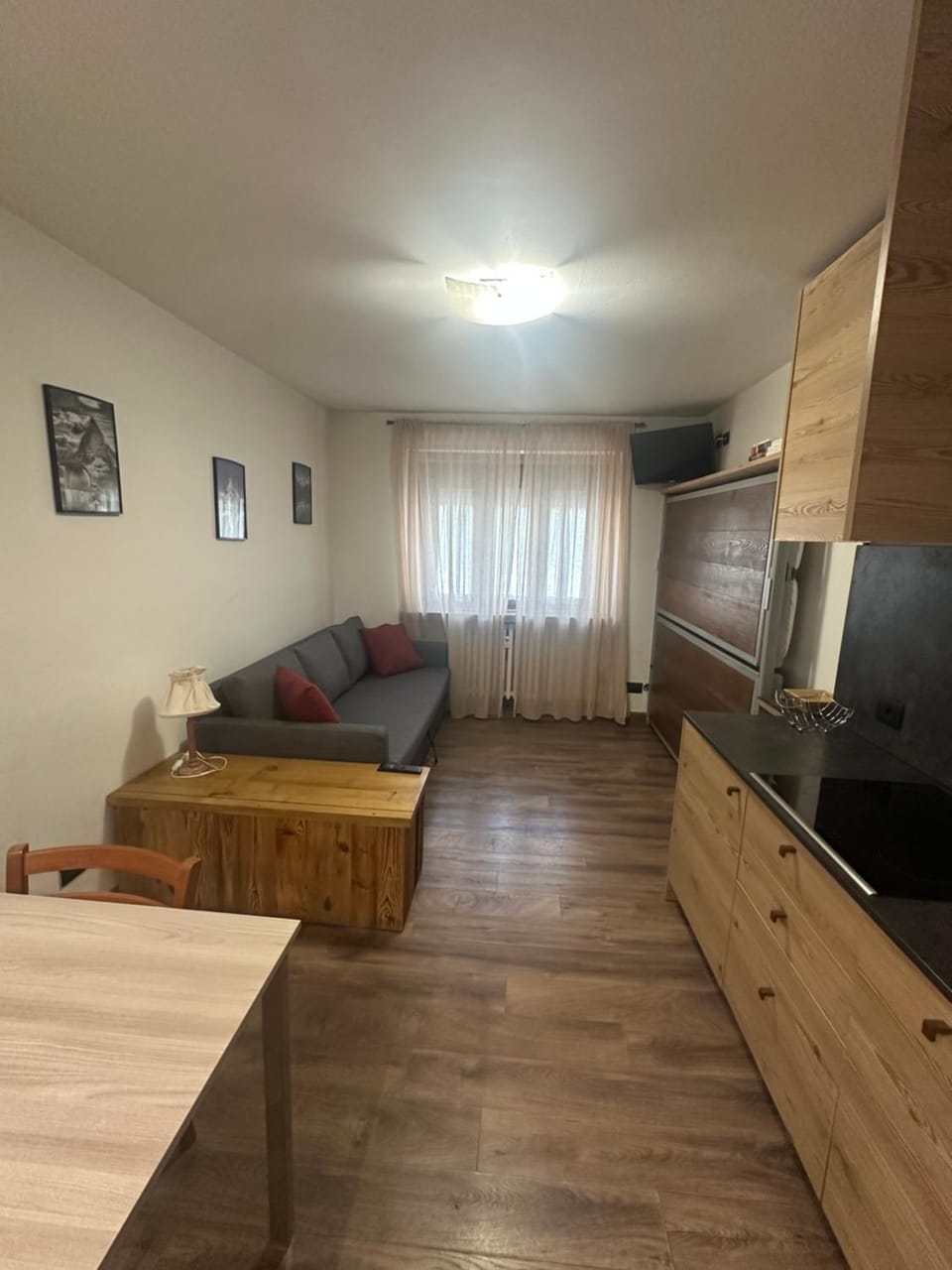 Kitchen or kitchenette, Living room