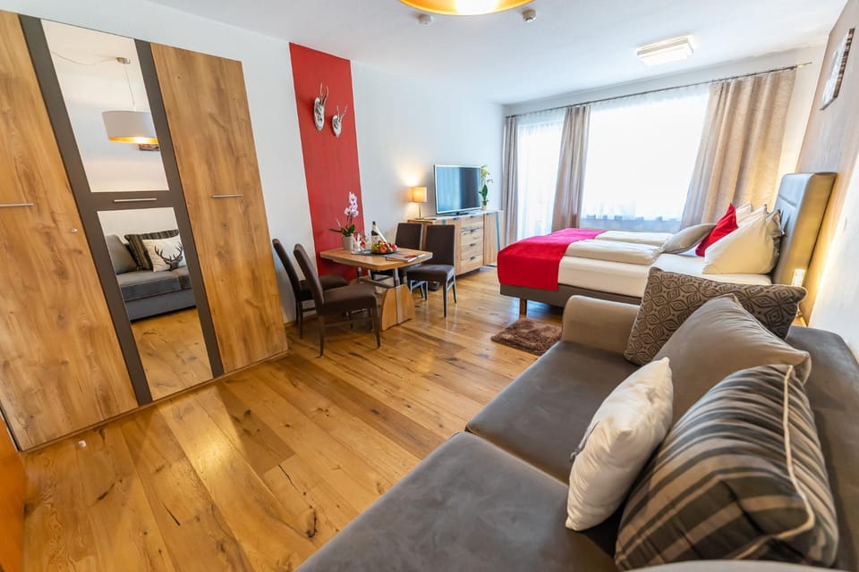Bed, TV and multimedia, Living room, Photo of the whole room, Seating area, Bedroom