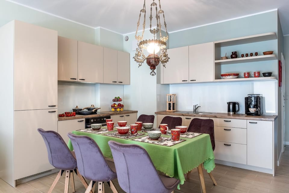 Coffee/tea facilities, Kitchen or kitchenette, Dining area