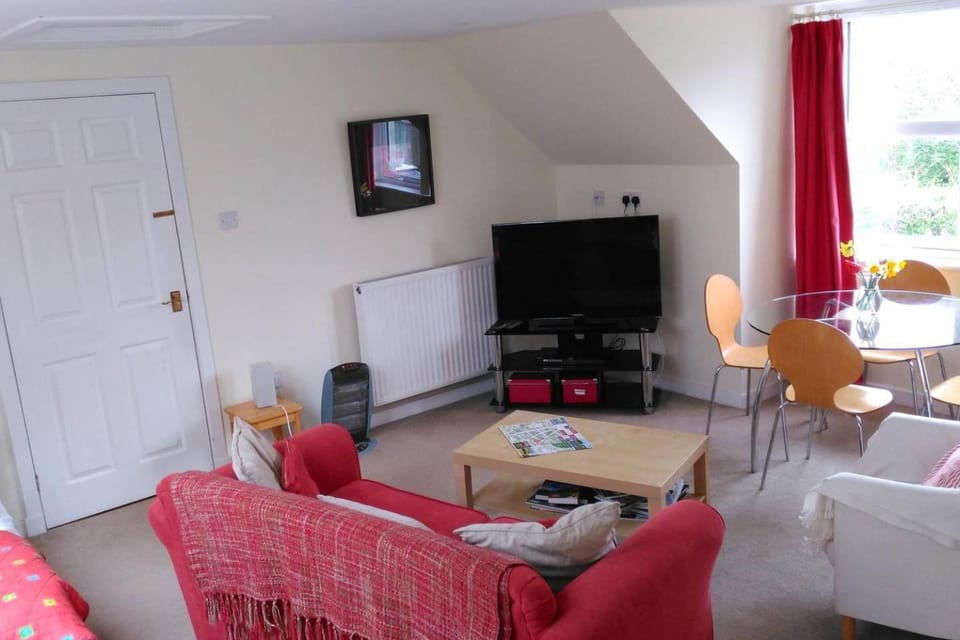 Living room, Seating area, Dining area, Garden view