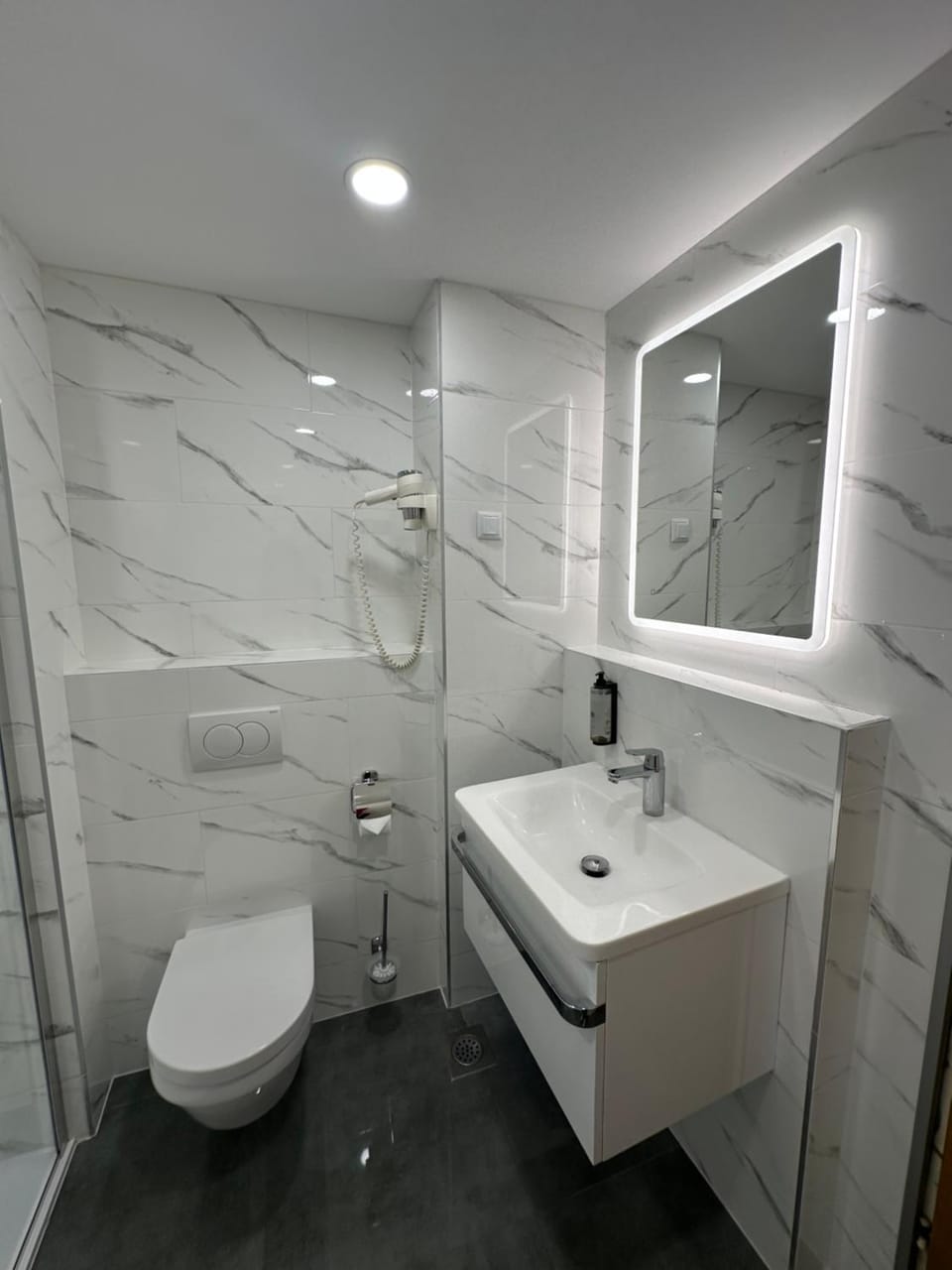 Shower, Toilet, Bathroom, towels