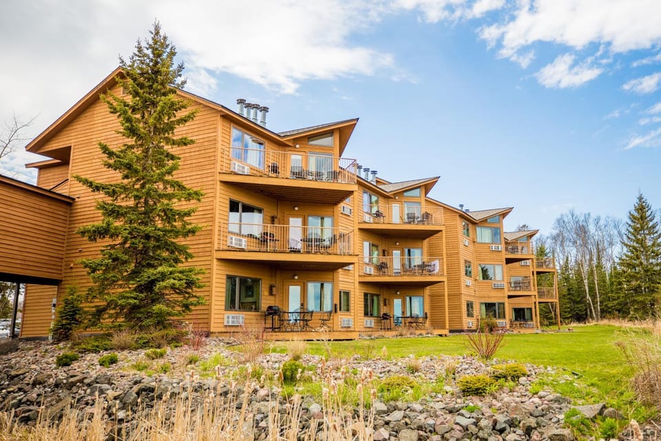 Property building, Patio, Spring, Day, Natural landscape, Balcony/Terrace, On site