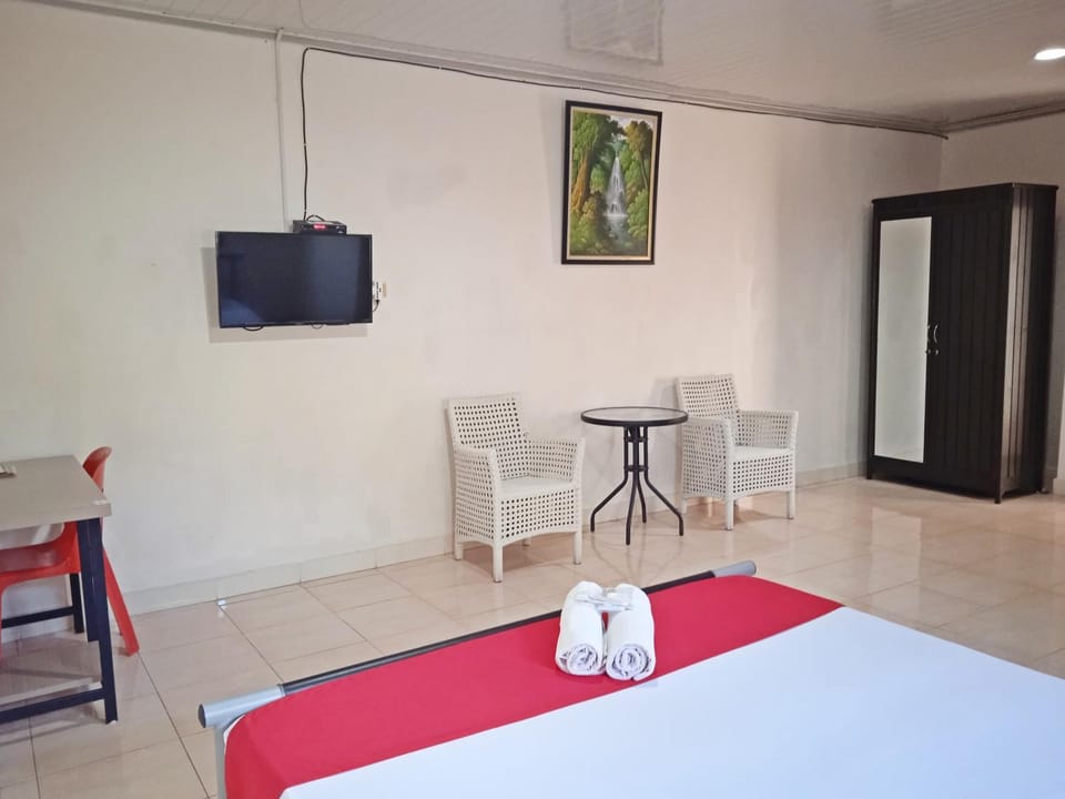 Bed, TV and multimedia, Photo of the whole room, Bedroom, towels, air conditioner