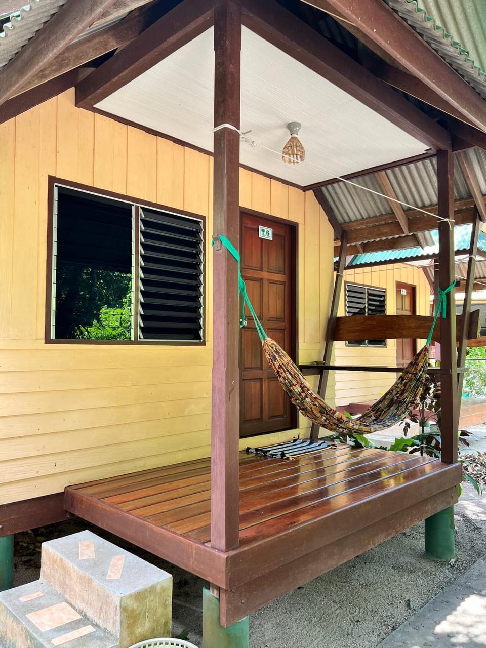 Sandee Bungalow Campground/ 
RV Resort in Ban Tai