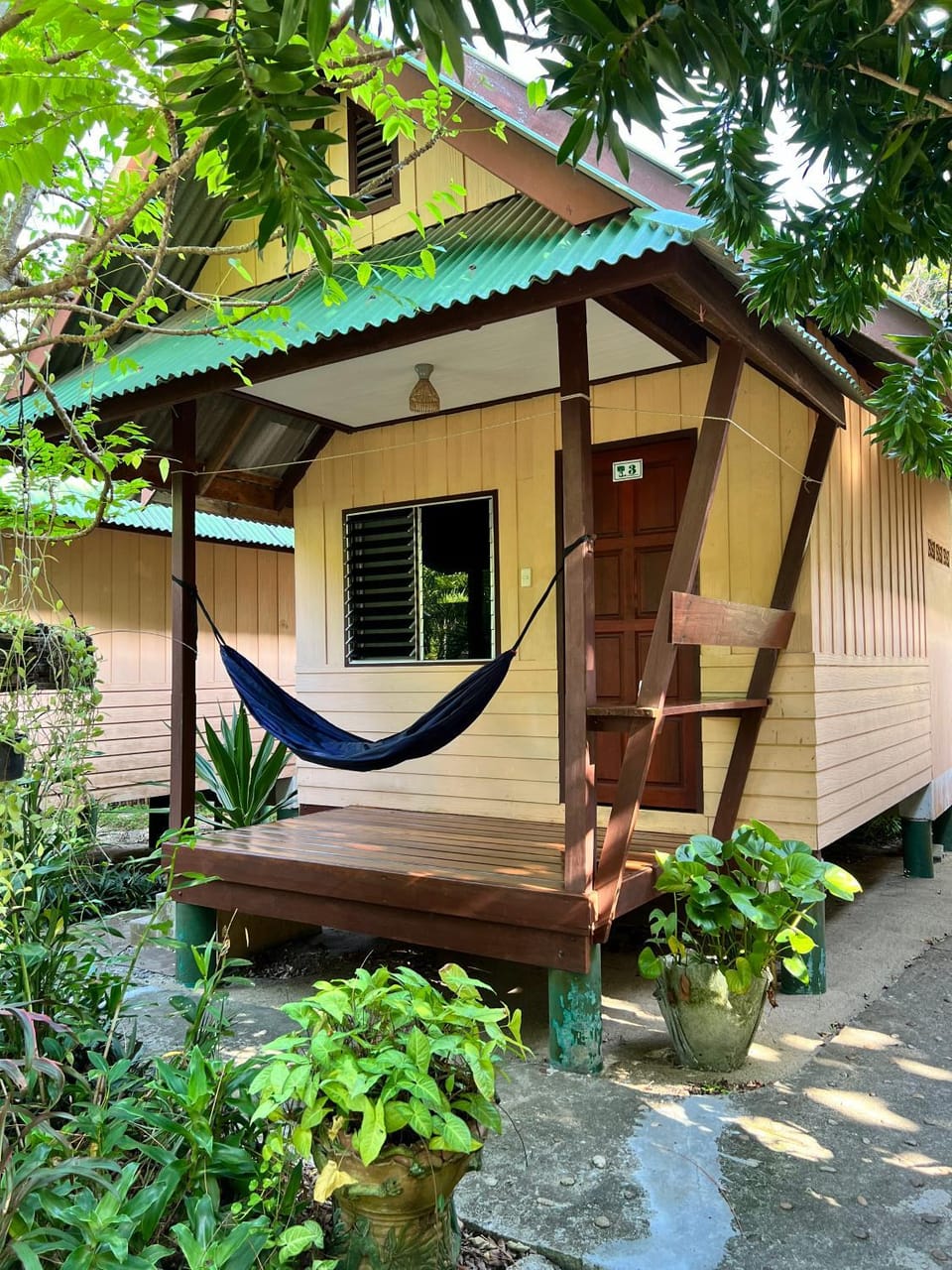 Sandee Bungalow Campground/ 
RV Resort in Ban Tai