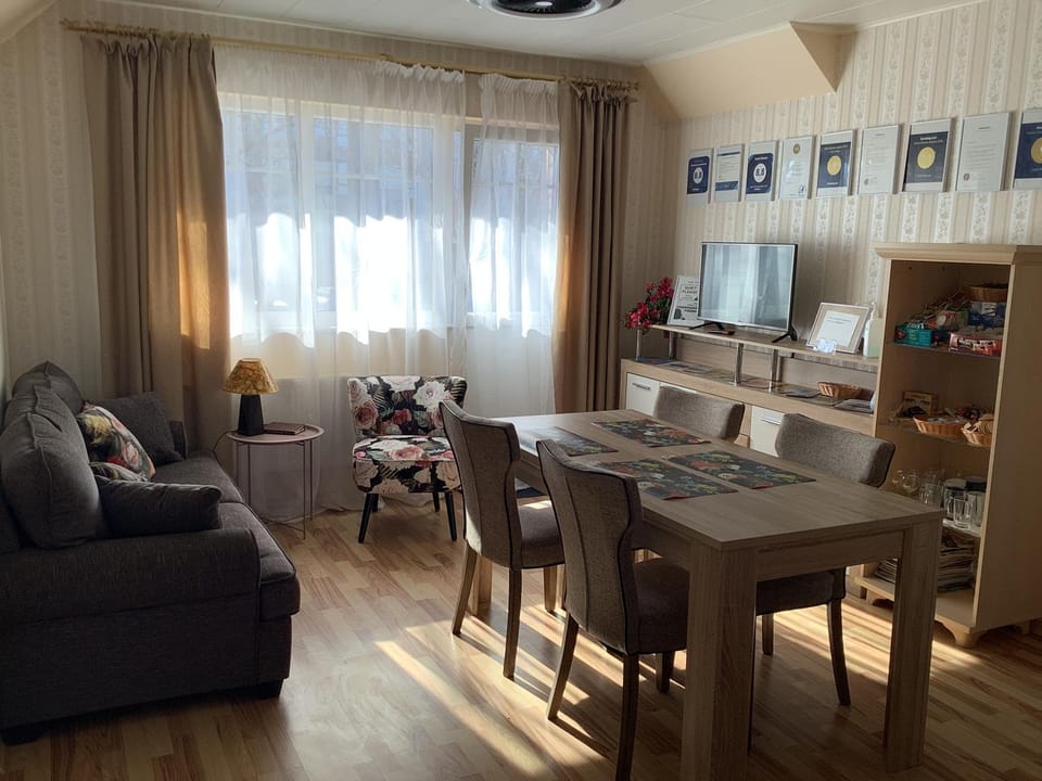 Communal lounge/ TV room, Kitchen or kitchenette, Seating area, Internal: Not applicable to any particular room