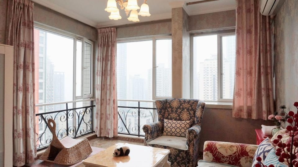 Photo of the whole room, Seating area