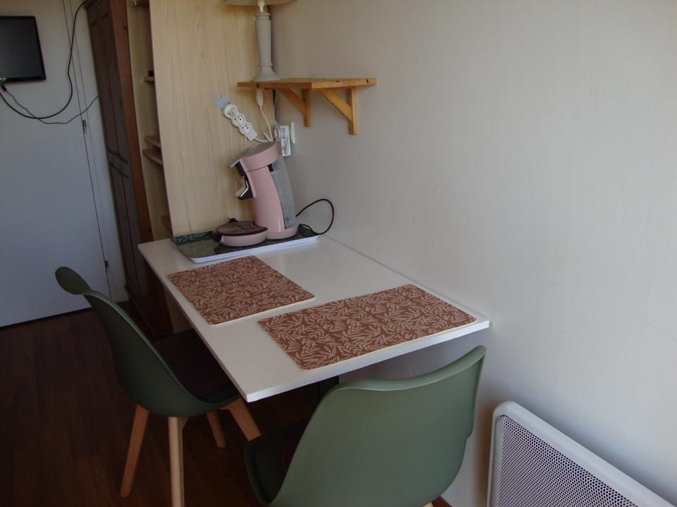 Studio Cosy Vrai lit LINGE Fourni Jardin VÉLOS BIENVENUS Apartment in Pays de la Loire