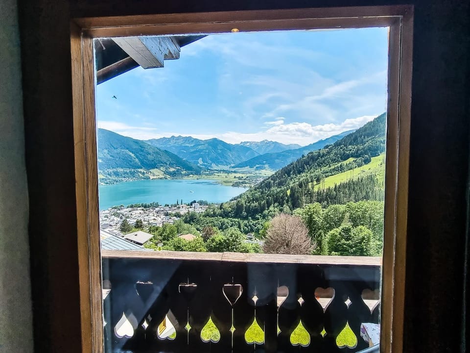 Balcony/Terrace, Lake view, Mountain view