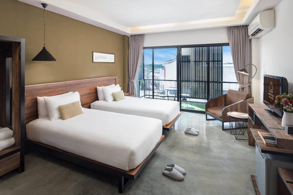 Bed, TV and multimedia, Balcony/Terrace, Photo of the whole room, Seating area, Bedroom, hair dryier, internet, towels, air conditioner