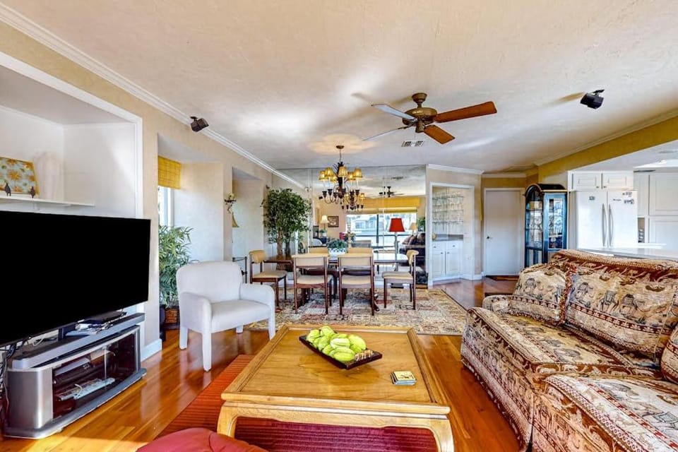 Marco Waves House in Marco Island