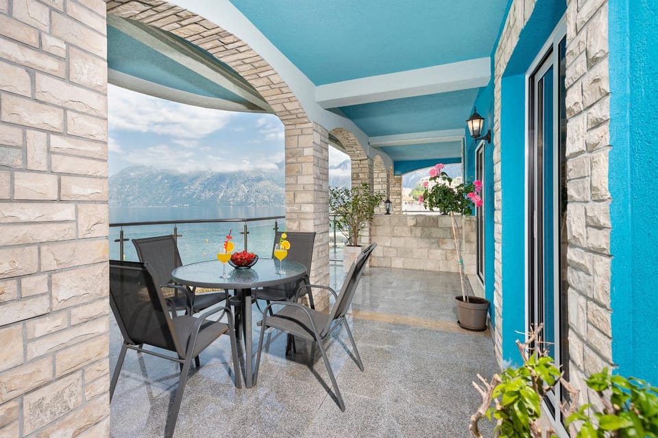 Sun Rays Apartment in Dobrota