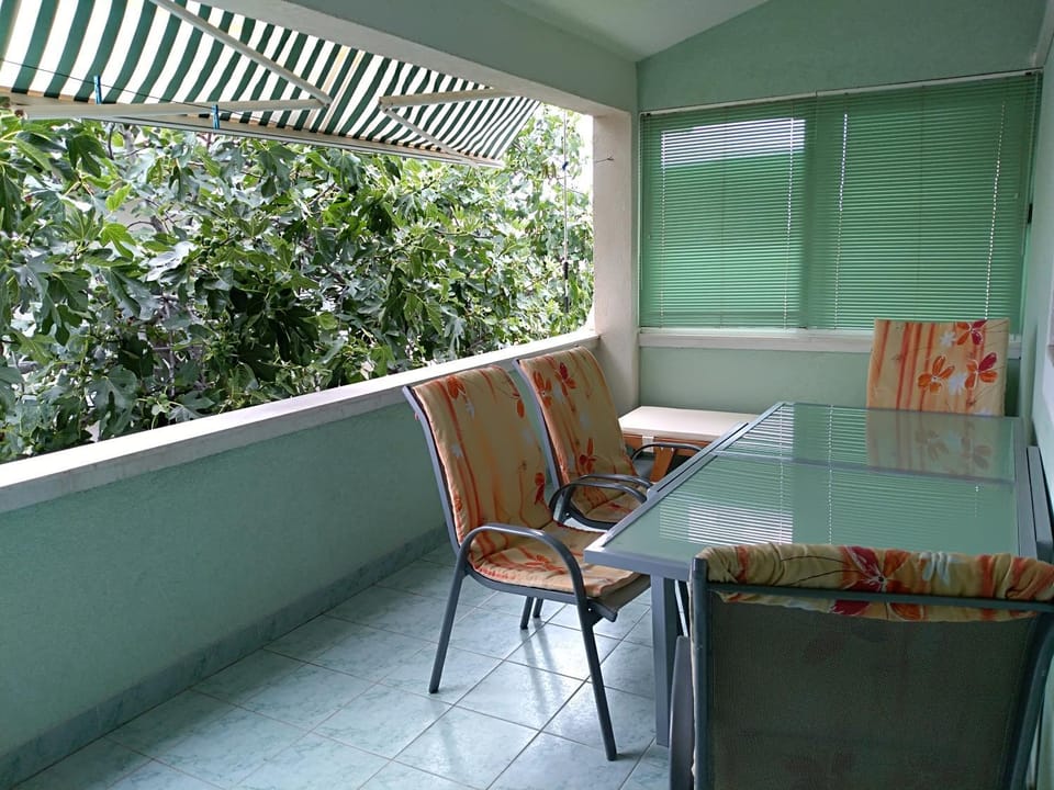 Day, Summer, Balcony/Terrace, Seating area, On site