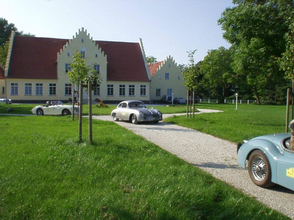 Property building, Day