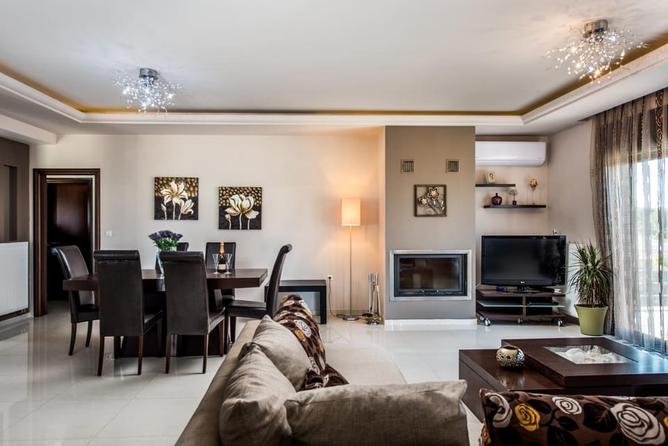TV and multimedia, Living room, Seating area, Dining area, Area and facilities