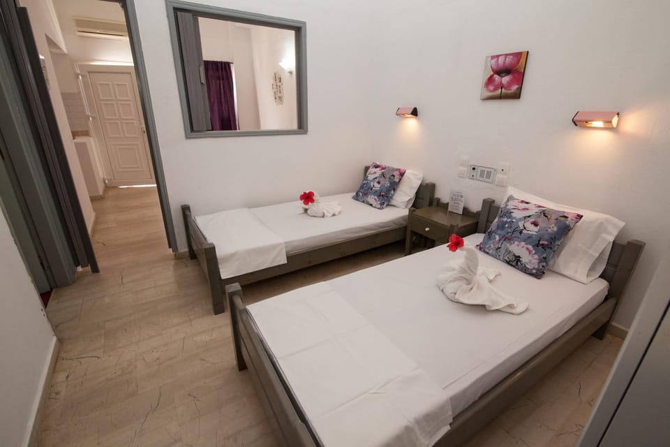 Bed, Living room, Bedroom