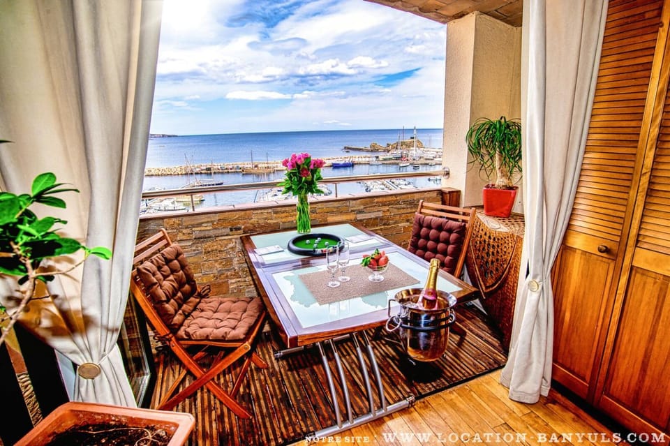 Patio, Day, Natural landscape, View (from property/room), Balcony/Terrace, Living room, Seating area, Dining area, Lake view, Sea view
