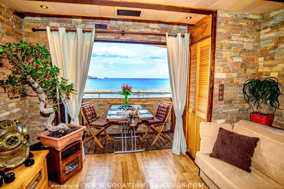 Natural landscape, Living room, Seating area, Dining area, Lake view, Sea view
