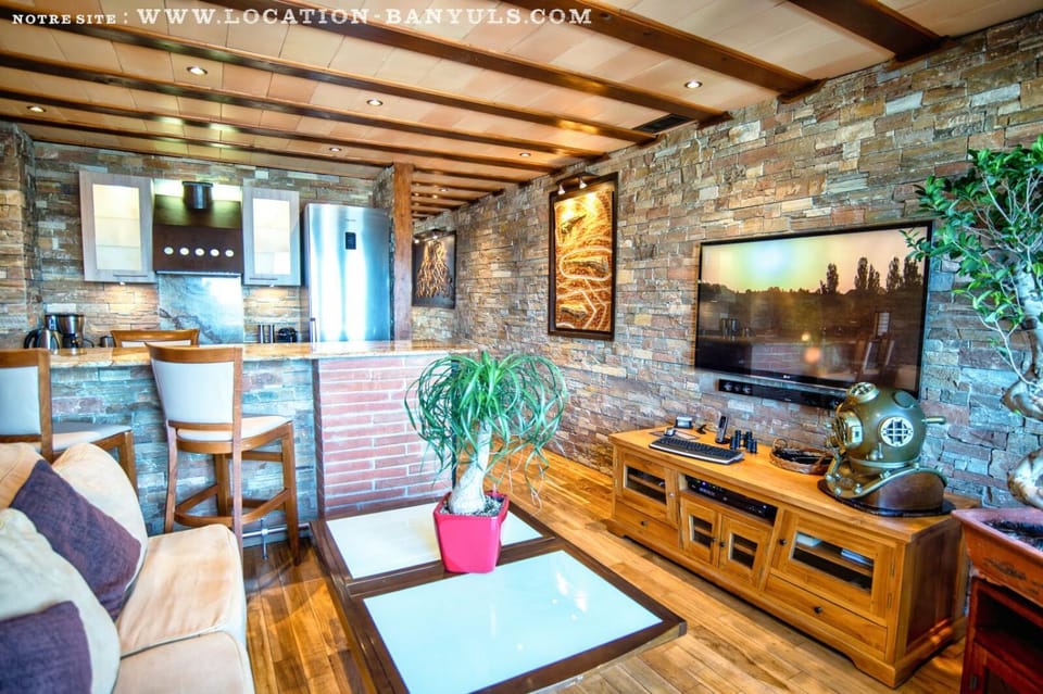 TV and multimedia, Living room, Seating area, Dining area, Evening entertainment