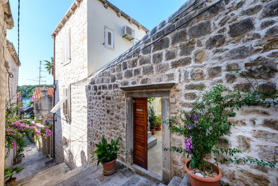 Property building, Facade/entrance