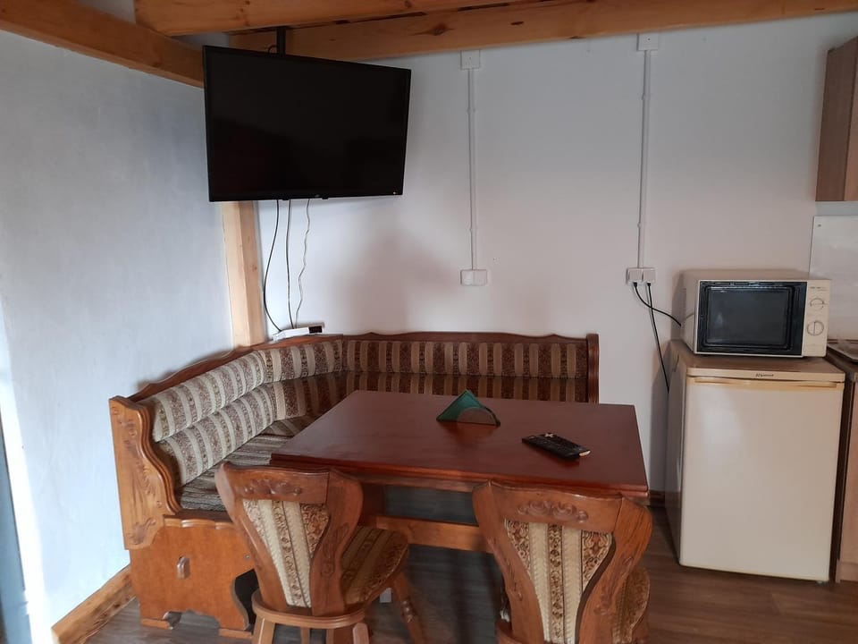Communal lounge/ TV room, TV and multimedia, Kitchen or kitchenette, Living room, Seating area, minibar