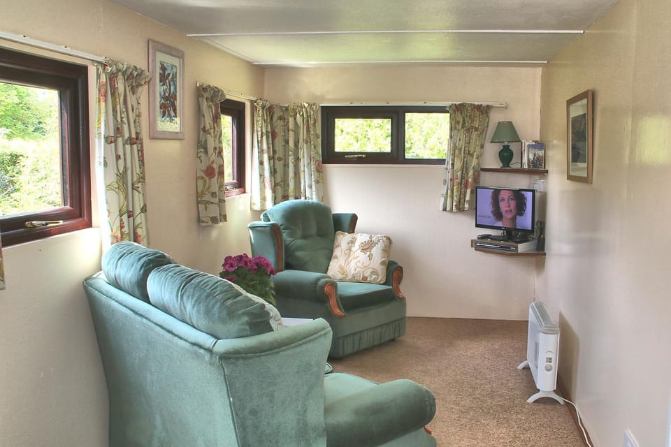 The Chalet at Mellowvean Apartment in England