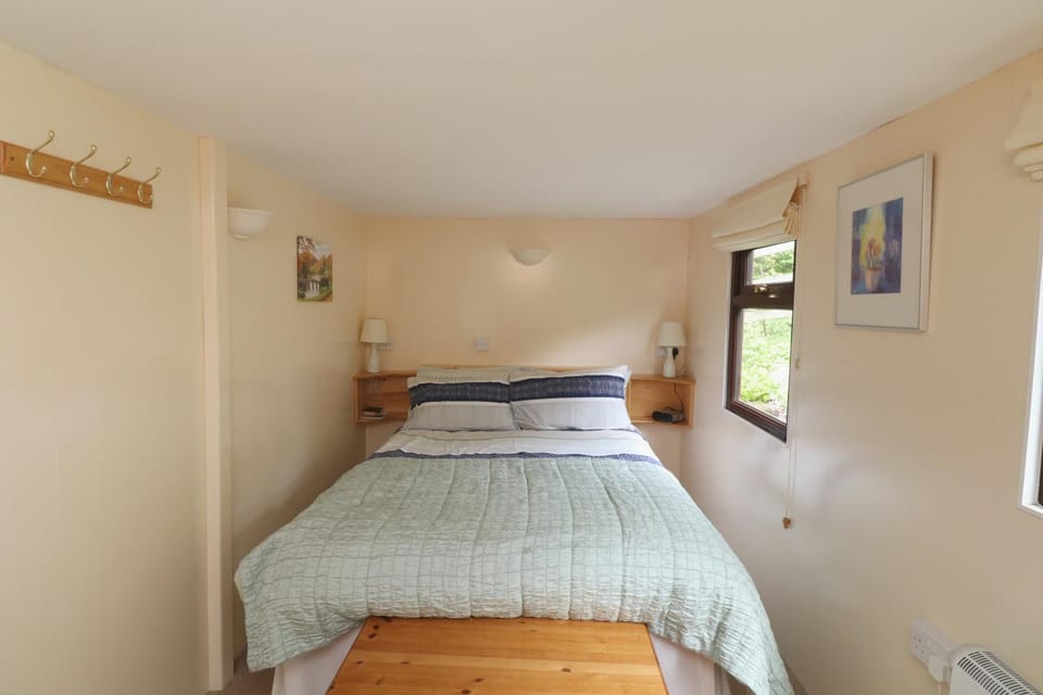 The Chalet at Mellowvean Apartment in England