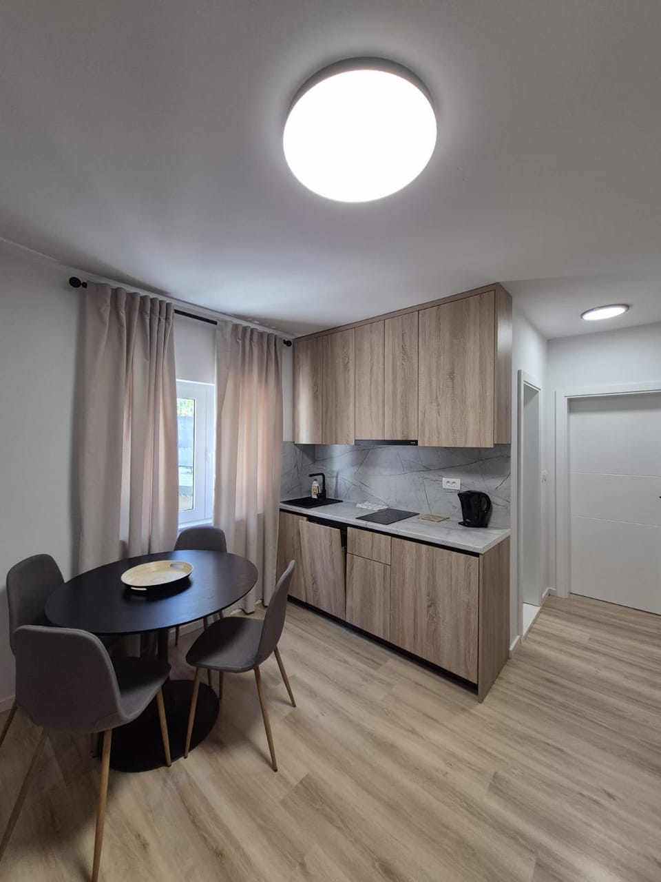 Lendas Apartments & Rooms Bed and Breakfast in Brela