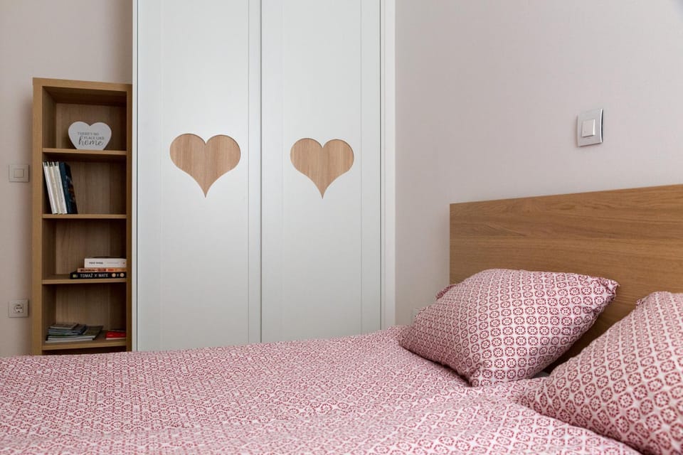 Bed, Library, Photo of the whole room, Bedroom, wardrobe