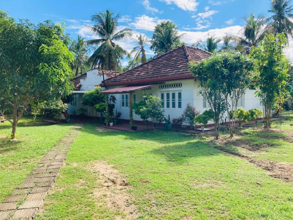 Glorious Villa Bed and Breakfast in Tangalle