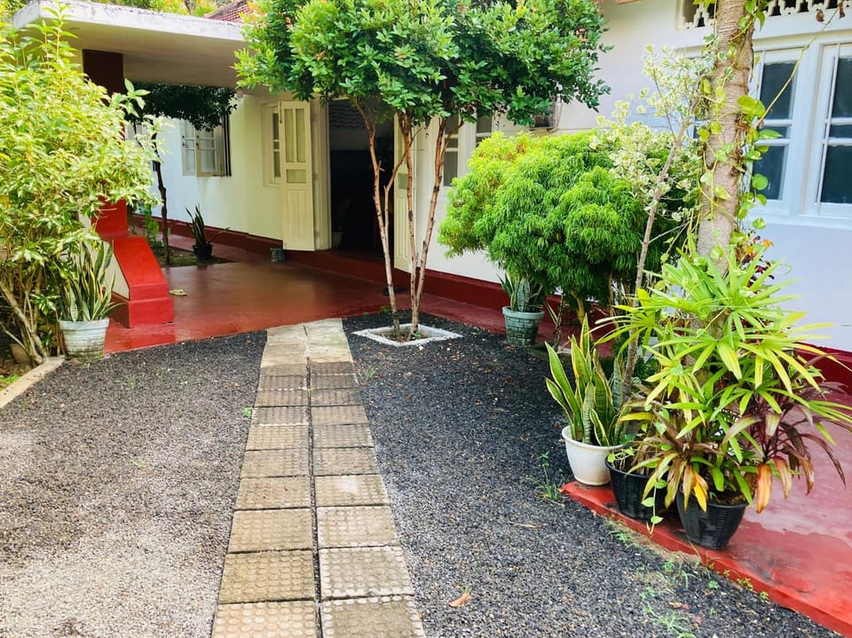 Glorious Villa Bed and Breakfast in Tangalle