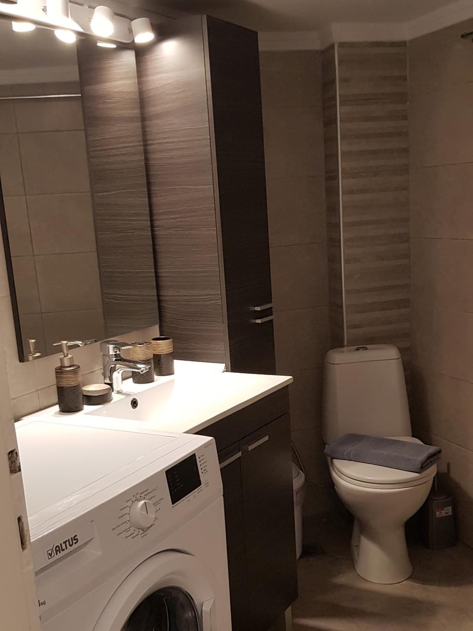 Toilet, washing machine