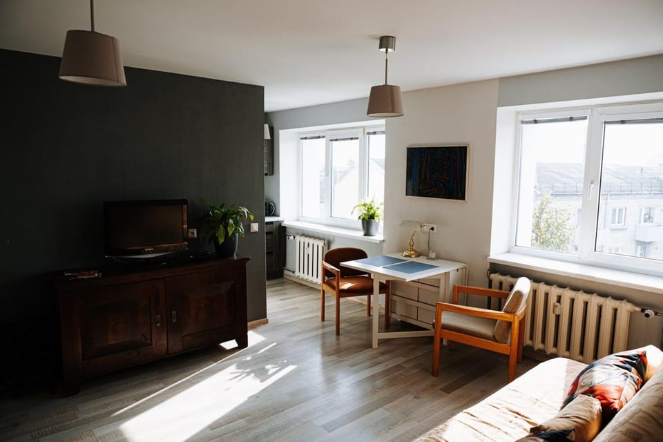 TV and multimedia, Living room, Seating area, Evening entertainment